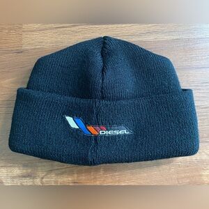 Diesel Ski Novelty Built-In Goggle Beanie. Size Small